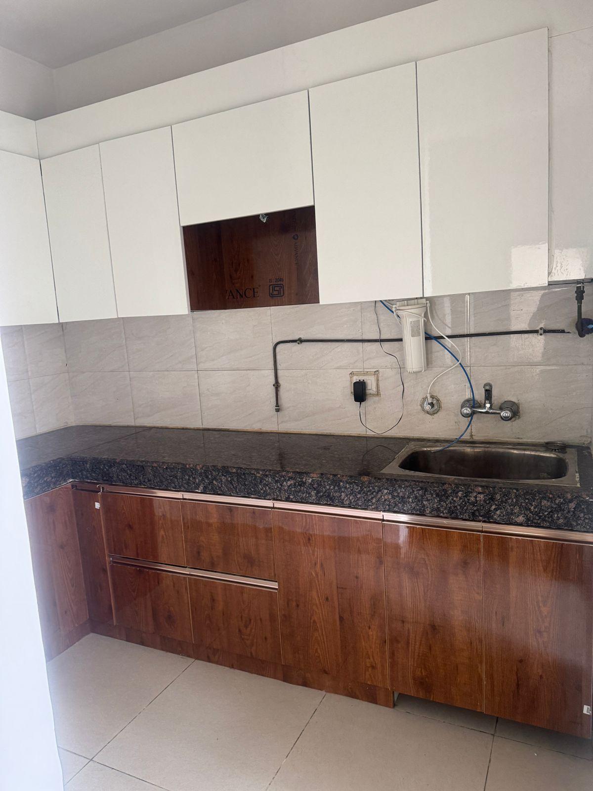 Ajnara Le Garden – 2BHK (995 SQFT) Semi-Furnished Park-Facing Apartment for Rent | 17th Floor | Noida Extension