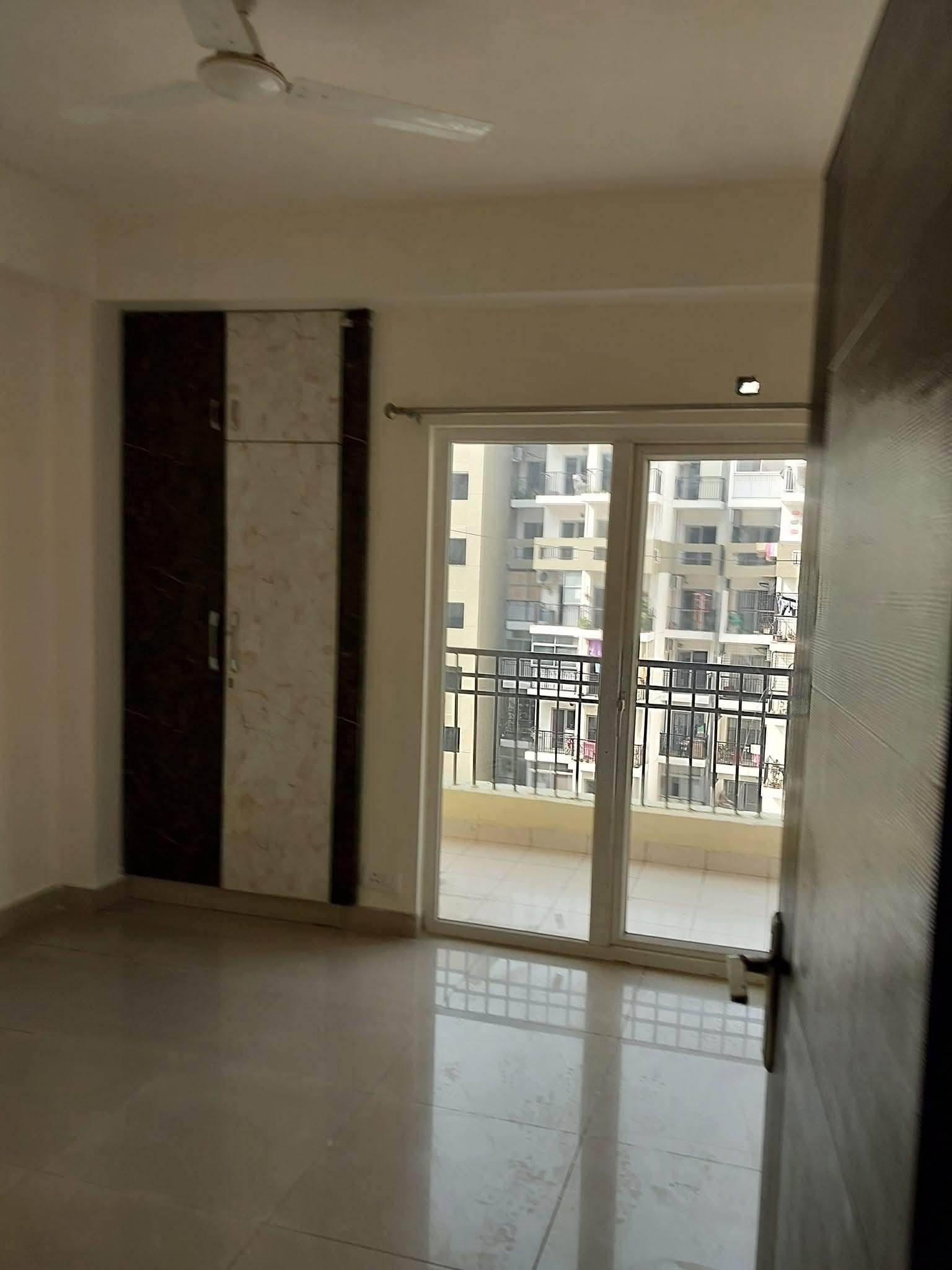 Galaxy North Avenue 2 – 925 SQFT | 2 BHK + Store | 15th Floor | For Rent | Noida Extension
