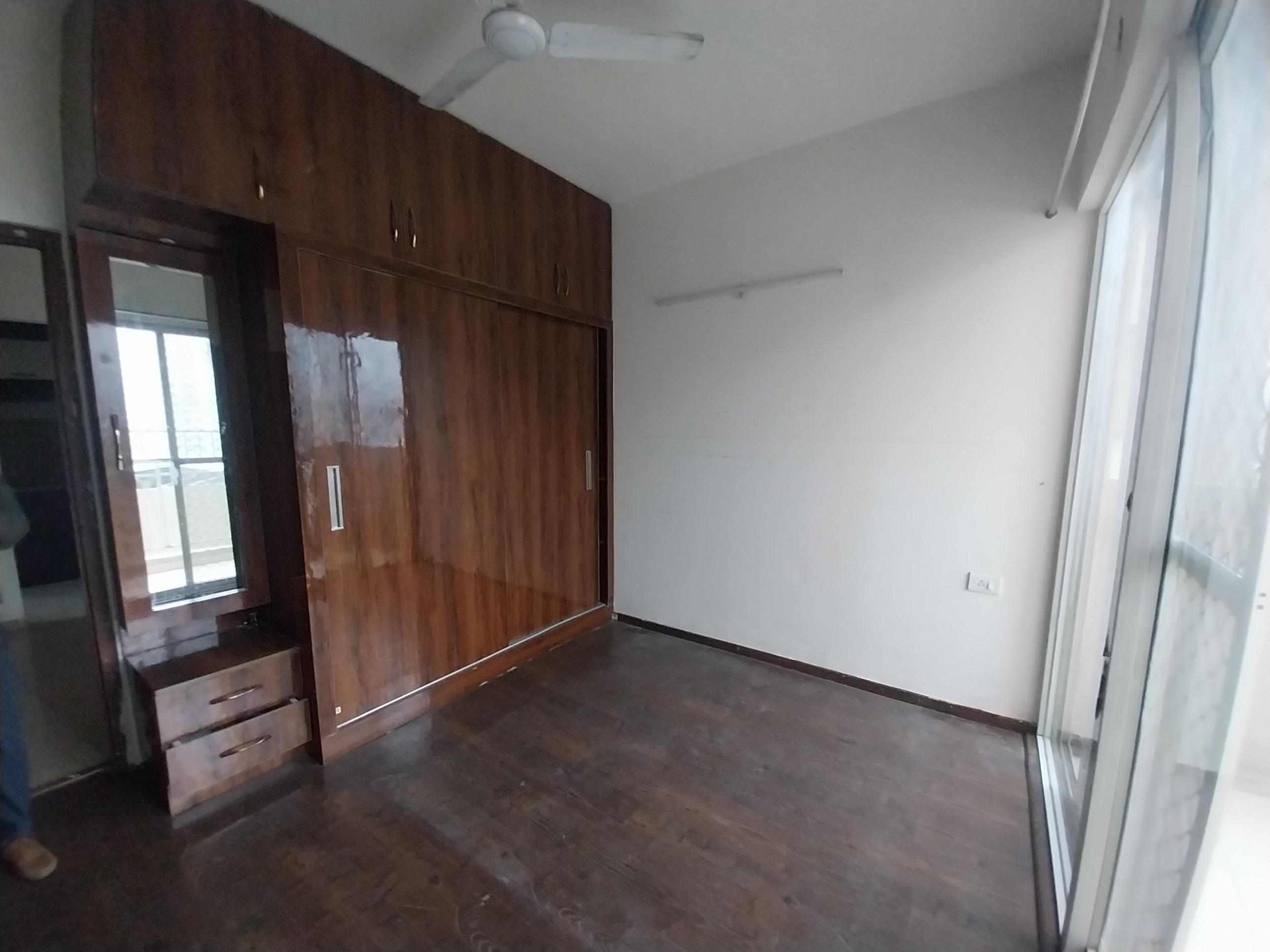 Galaxy North Avenue 2 – 925 SQFT | 2 BHK + Store | 15th Floor | For Rent | Noida Extension