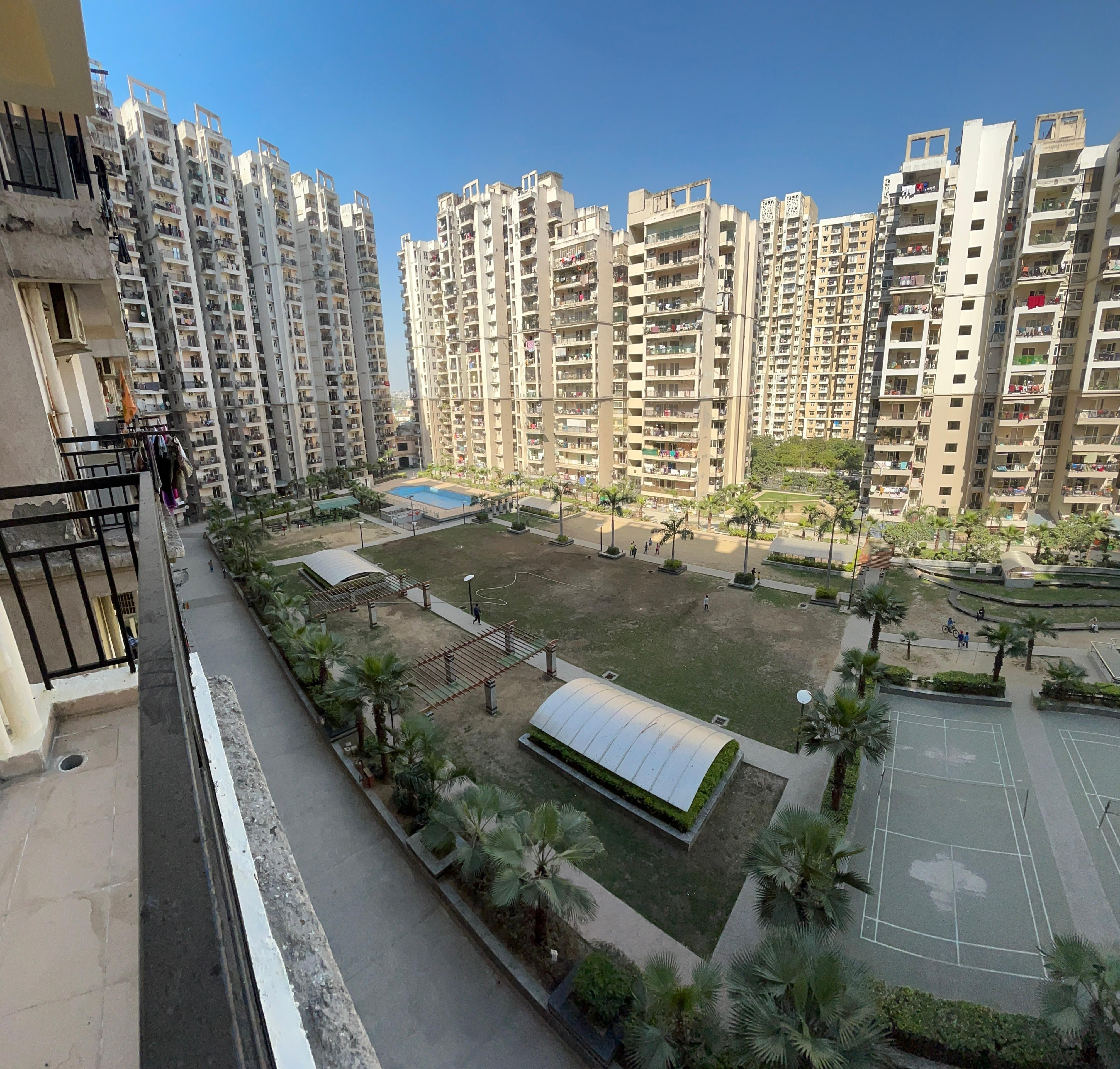 Galaxy North Avenue 2 – 925 SQFT | 2 BHK + Store | 15th Floor | For Rent | Noida Extension