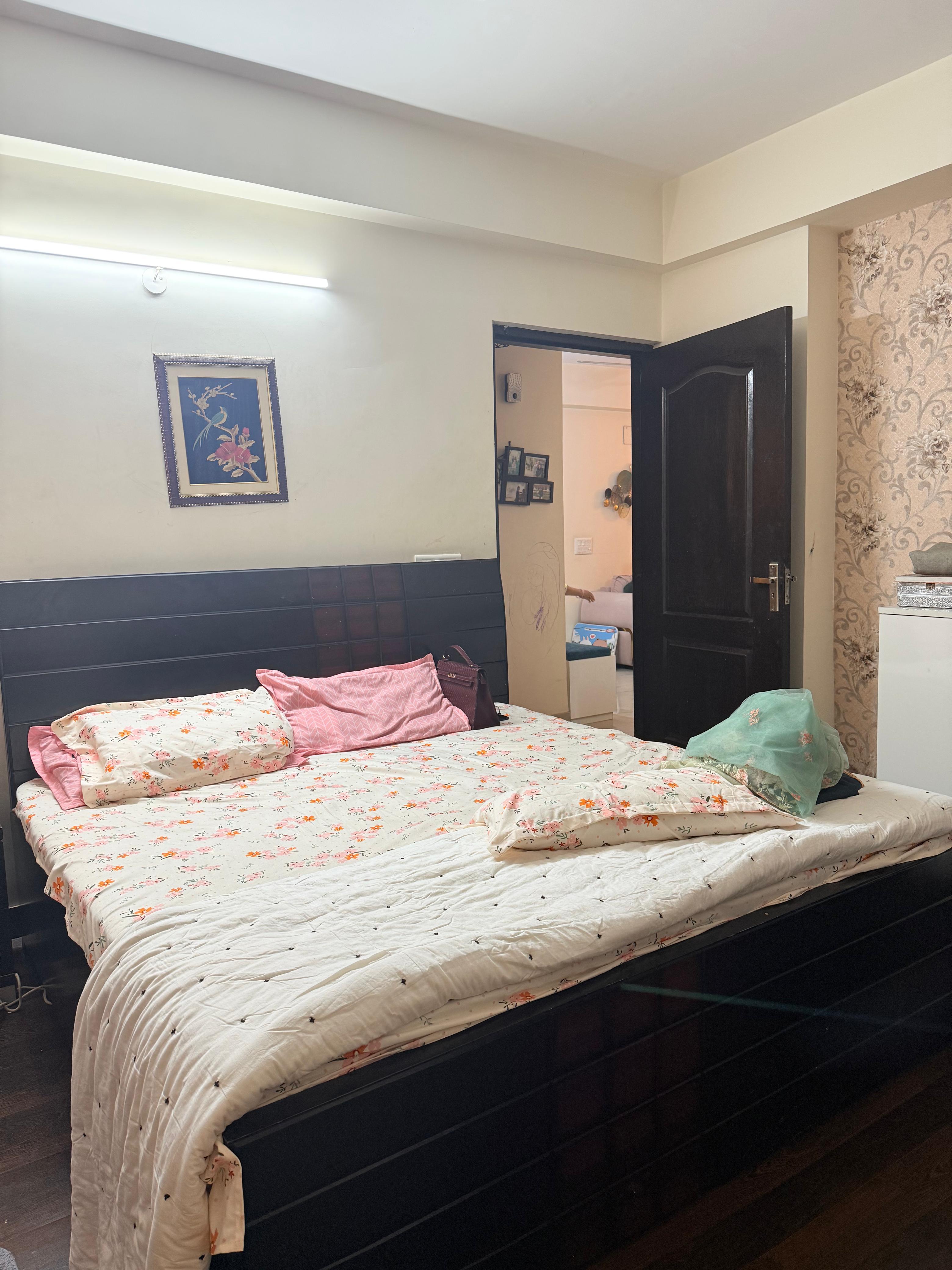 Hyde Park Society – 1320 SQFT | 3 BHK Flat for Sale | Central Noida