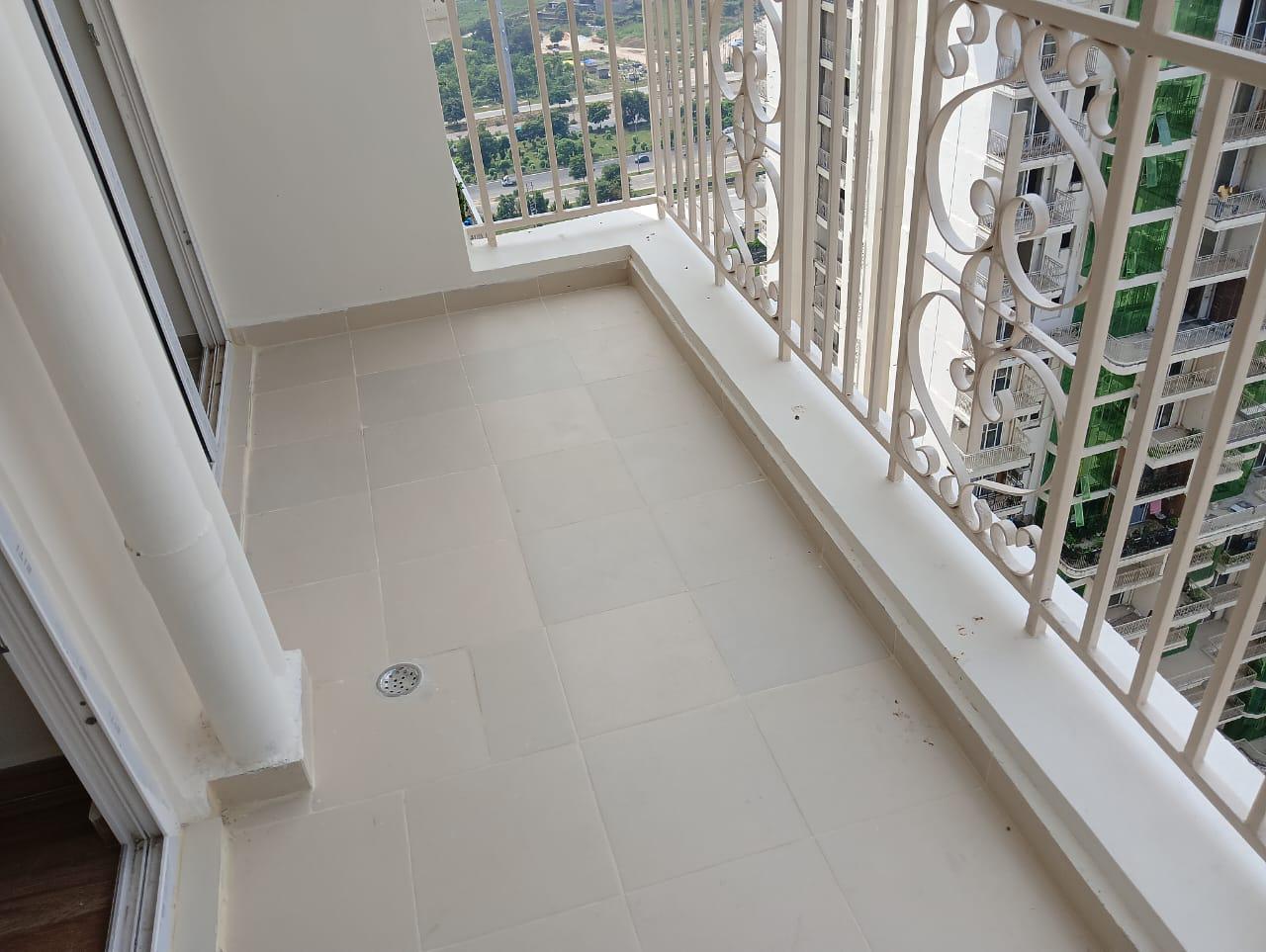 Mahagun Mantra 2 – 1150 SQFT | 3 BHK | 2 Toilets | For Rent | Noida Extension